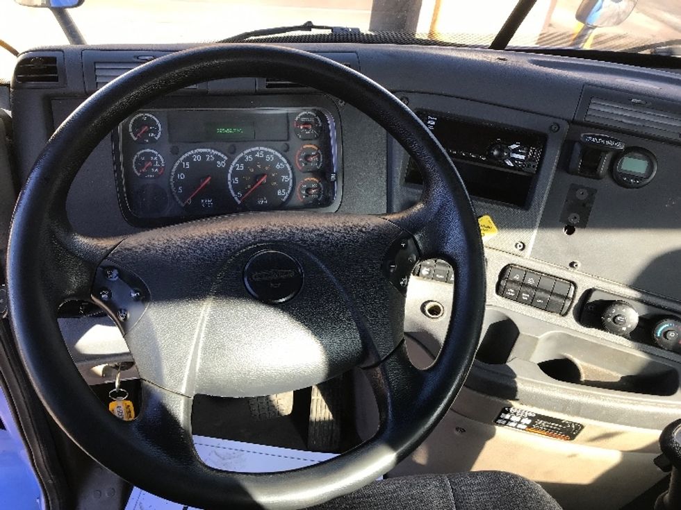 Day Cab Tractor-Heavy Duty Tractors-Freightliner-2019-Cascadia 11342ST-Franklin-MA-295,458\n\t\tmiles-$ 32,000 - Image 11