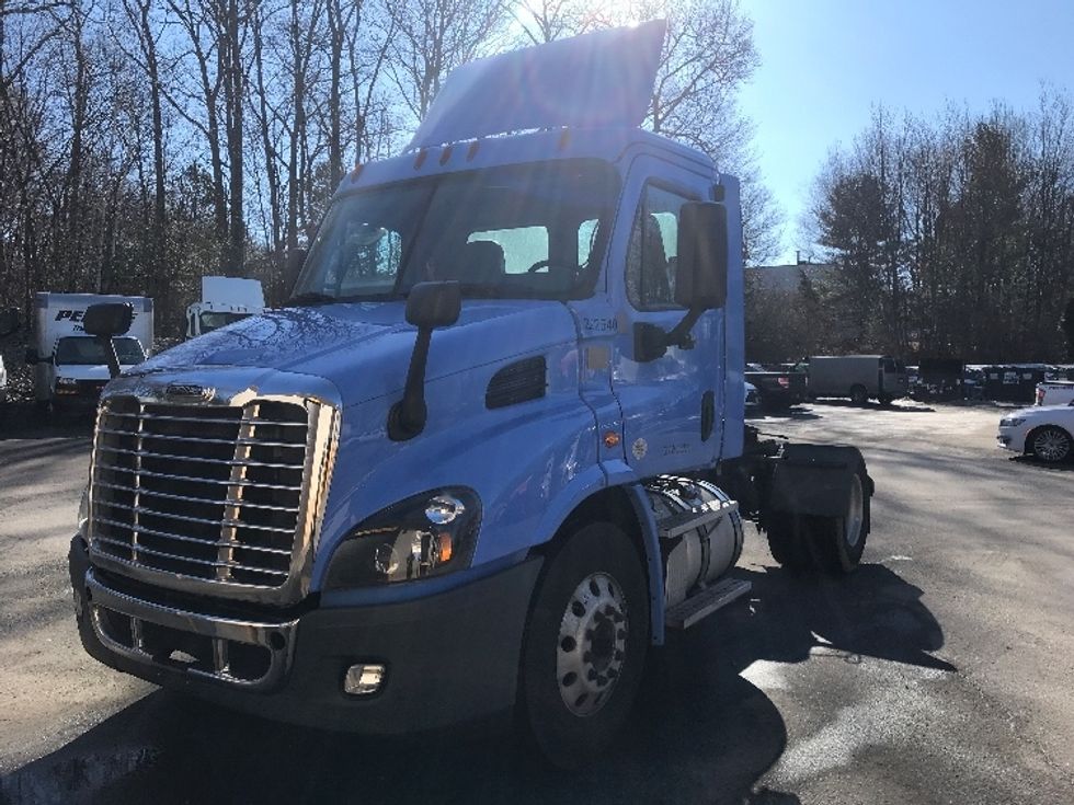 Day Cab Tractor-Heavy Duty Tractors-Freightliner-2019-Cascadia 11342ST-Franklin-MA-295,458\n\t\tmiles-$ 32,000 - Image 3