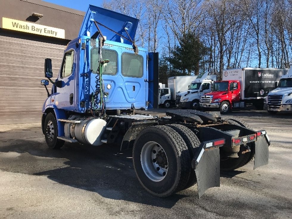 Day Cab Tractor-Heavy Duty Tractors-Freightliner-2019-Cascadia 11342ST-Franklin-MA-295,458\n\t\tmiles-$ 32,000 - Image 5