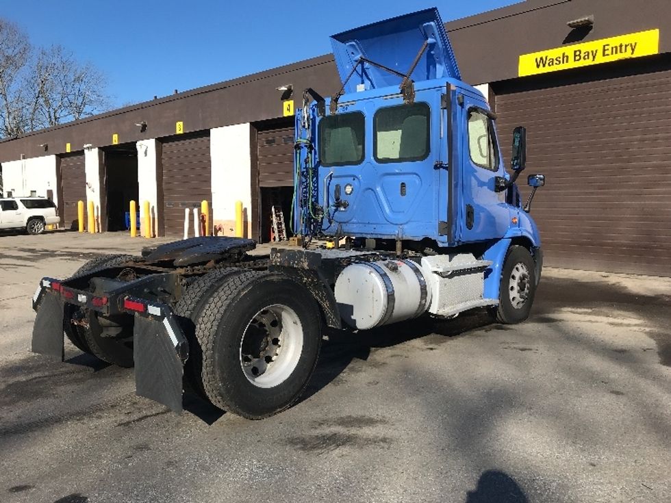 Day Cab Tractor-Heavy Duty Tractors-Freightliner-2019-Cascadia 11342ST-Franklin-MA-295,458\n\t\tmiles-$ 32,000 - Image 7