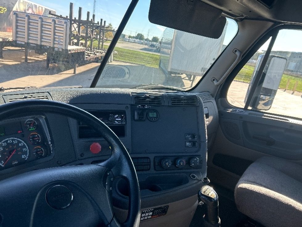 Day Cab Tractor-Heavy Duty Tractors-Freightliner-2019-Cascadia 11342ST-Goshen-IN-202,037\n\t\tmiles-$ 26,750 - Image 10