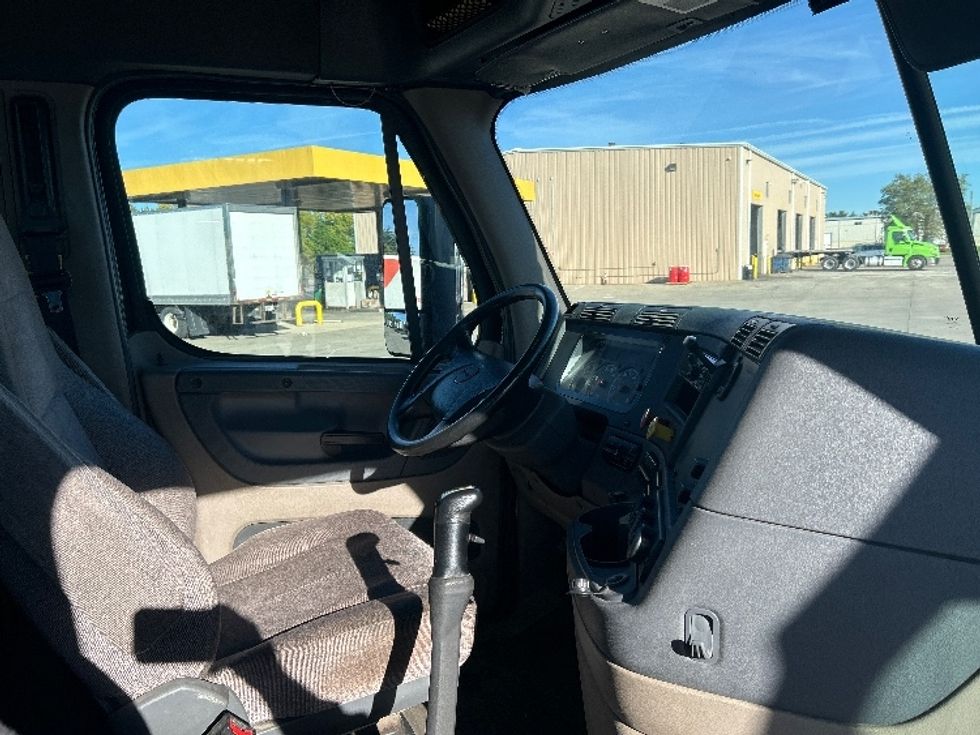Day Cab Tractor-Heavy Duty Tractors-Freightliner-2019-Cascadia 11342ST-Goshen-IN-202,037\n\t\tmiles-$ 26,750 - Image 14