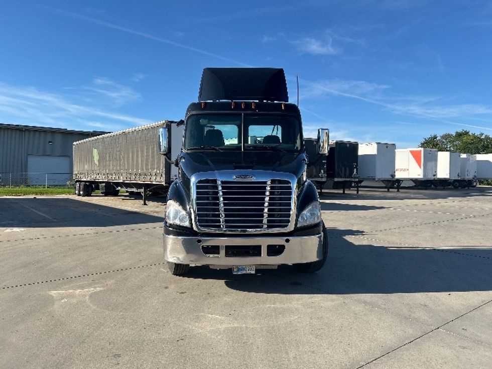 Day Cab Tractor-Heavy Duty Tractors-Freightliner-2019-Cascadia 11342ST-Goshen-IN-202,037\n\t\tmiles-$ 26,750 - Image 2