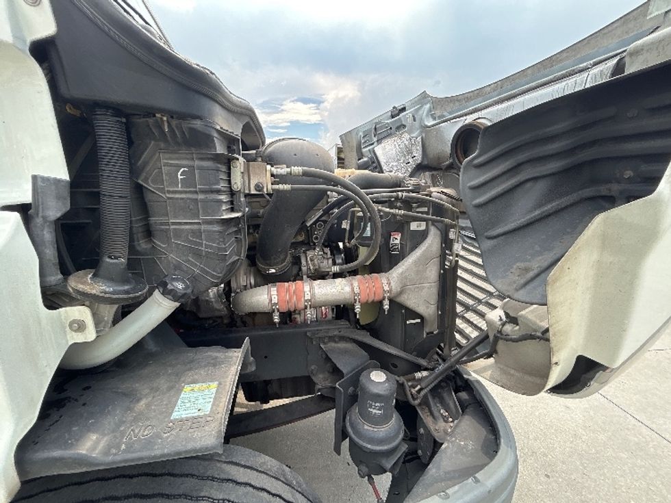 Day Cab Tractor-Heavy Duty Tractors-Freightliner-2019-Cascadia 11342ST-Hammond-LA-134,313\n\t\tmiles-$ 43,250 - Image 15