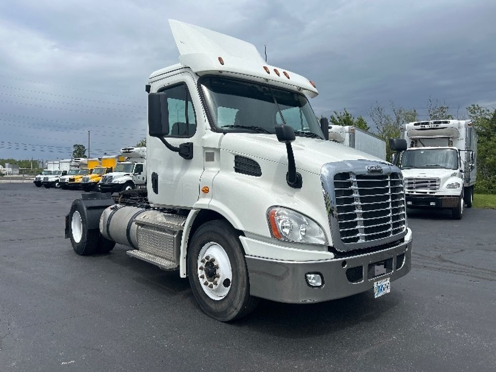 Day Cab Tractor-Heavy Duty Tractors-Freightliner-2019-Cascadia 11342ST-Indianapolis-IN-271,879\n\t\tmiles-$ 27,000 - Image 1