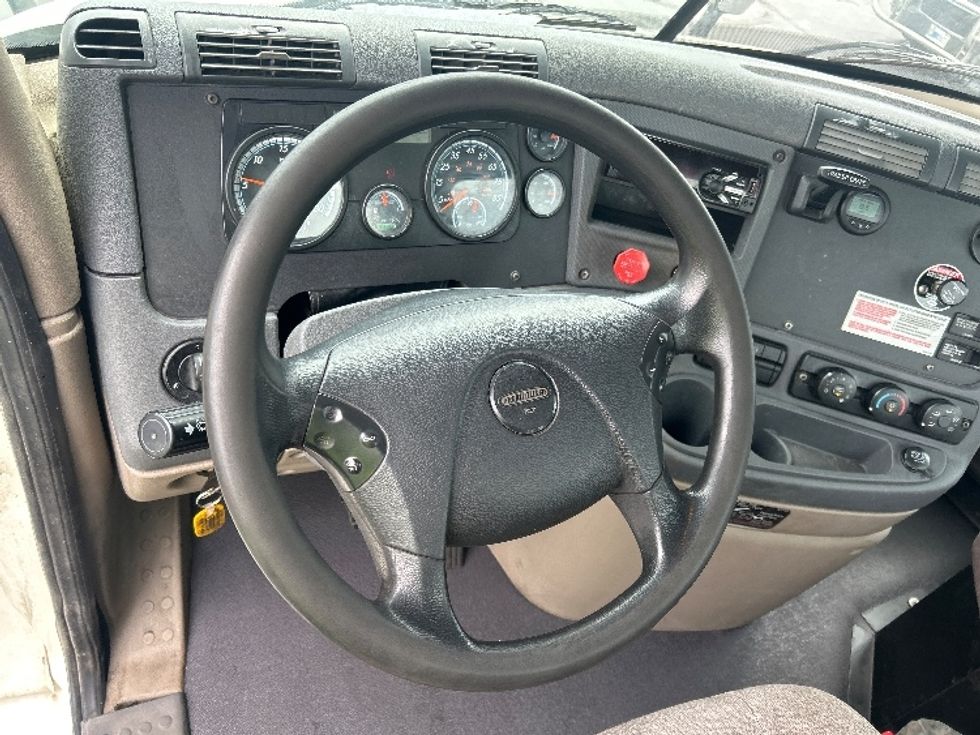 Day Cab Tractor-Heavy Duty Tractors-Freightliner-2019-Cascadia 11342ST-Indianapolis-IN-271,879\n\t\tmiles-$ 27,000 - Image 10