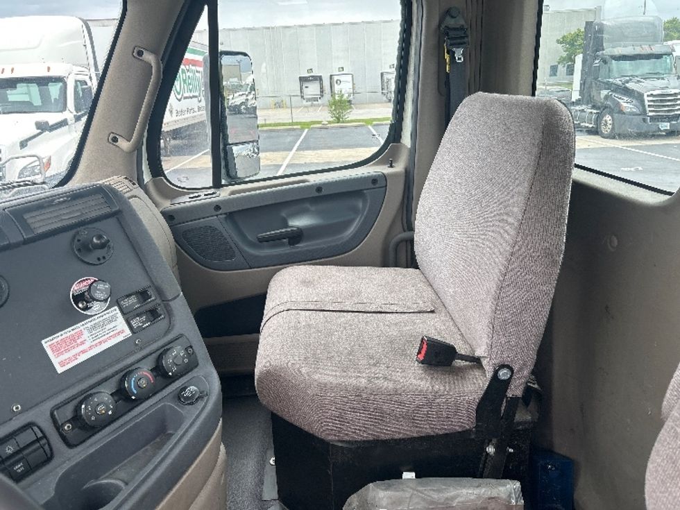 Day Cab Tractor-Heavy Duty Tractors-Freightliner-2019-Cascadia 11342ST-Indianapolis-IN-271,879\n\t\tmiles-$ 27,000 - Image 11