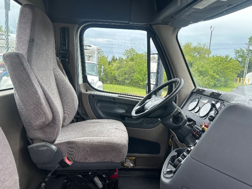 Day Cab Tractor-Heavy Duty Tractors-Freightliner-2019-Cascadia 11342ST-Indianapolis-IN-271,879\n\t\tmiles-$ 27,000 - Image 14