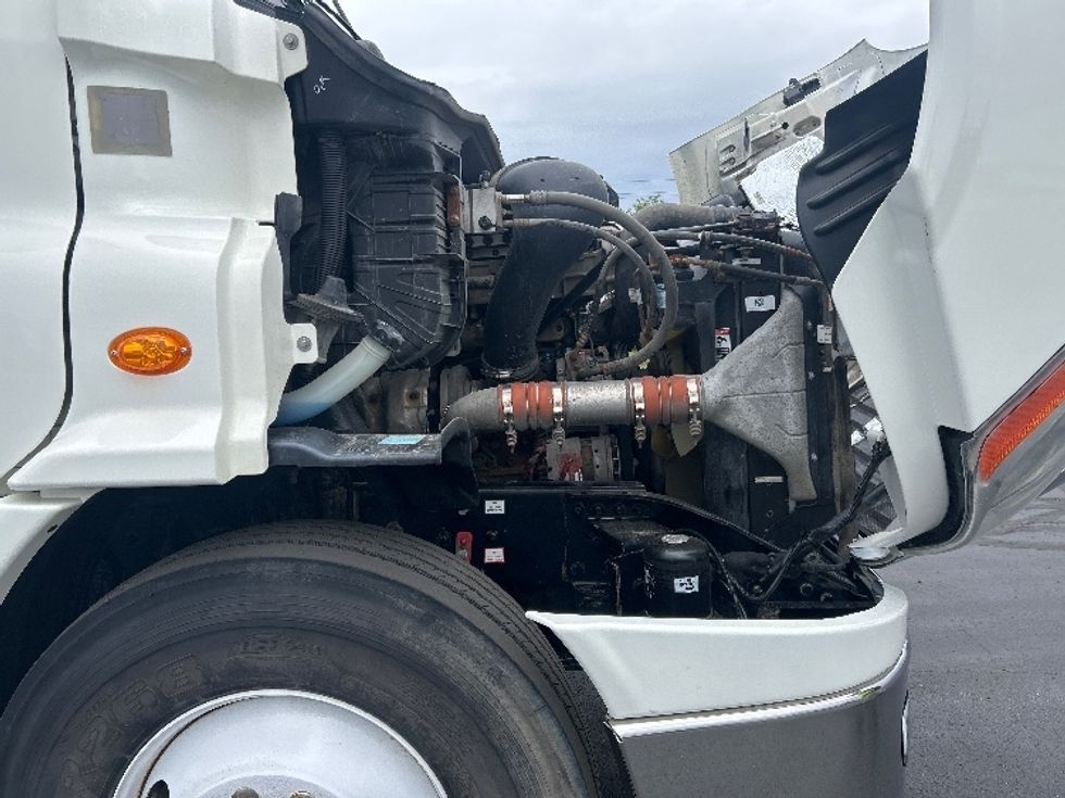 Day Cab Tractor-Heavy Duty Tractors-Freightliner-2019-Cascadia 11342ST-Indianapolis-IN-271,879\n\t\tmiles-$ 27,000 - Image 15