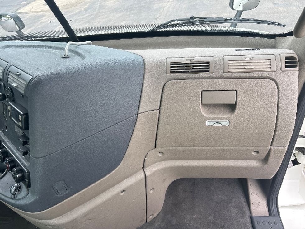 Day Cab Tractor-Heavy Duty Tractors-Freightliner-2019-Cascadia 11342ST-Indianapolis-IN-475,429\n\t\tmiles-$ 25,750 - Image 13