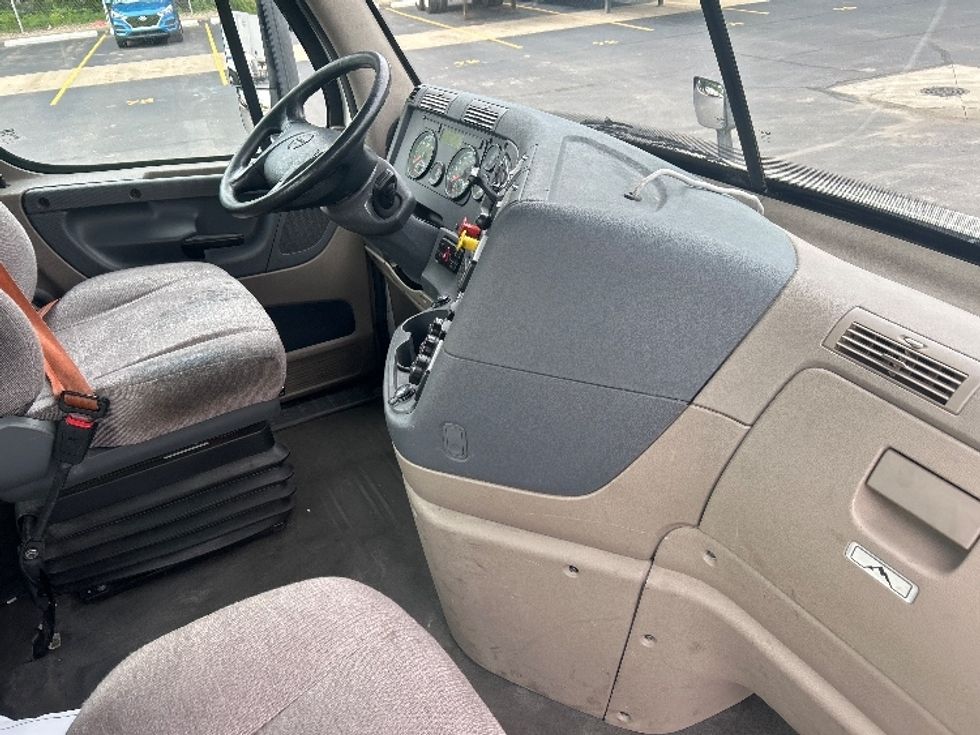 Day Cab Tractor-Heavy Duty Tractors-Freightliner-2019-Cascadia 11342ST-Indianapolis-IN-475,429\n\t\tmiles-$ 25,750 - Image 14