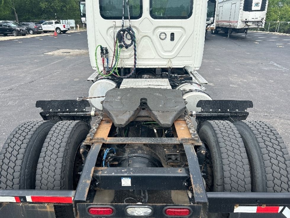 Day Cab Tractor-Heavy Duty Tractors-Freightliner-2019-Cascadia 11342ST-Indianapolis-IN-475,429\n\t\tmiles-$ 25,750 - Image 6