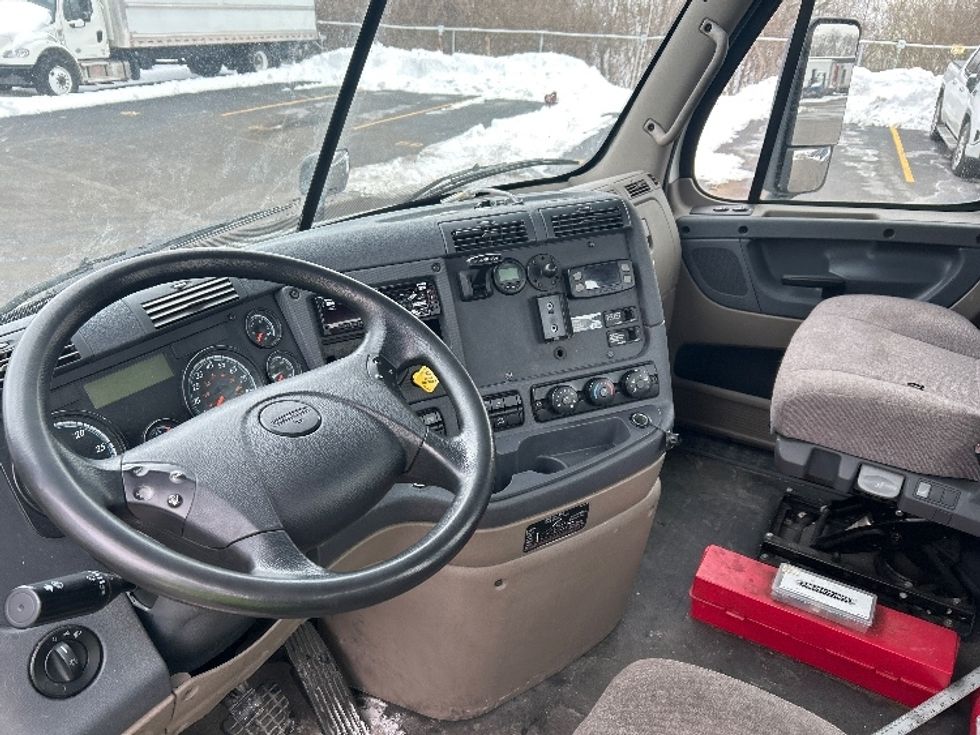 Day Cab Tractor-Heavy Duty Tractors-Freightliner-2019-Cascadia 11342ST-Indianapolis-IN-478,529\n\t\tmiles-$ 21,500 - Image 10