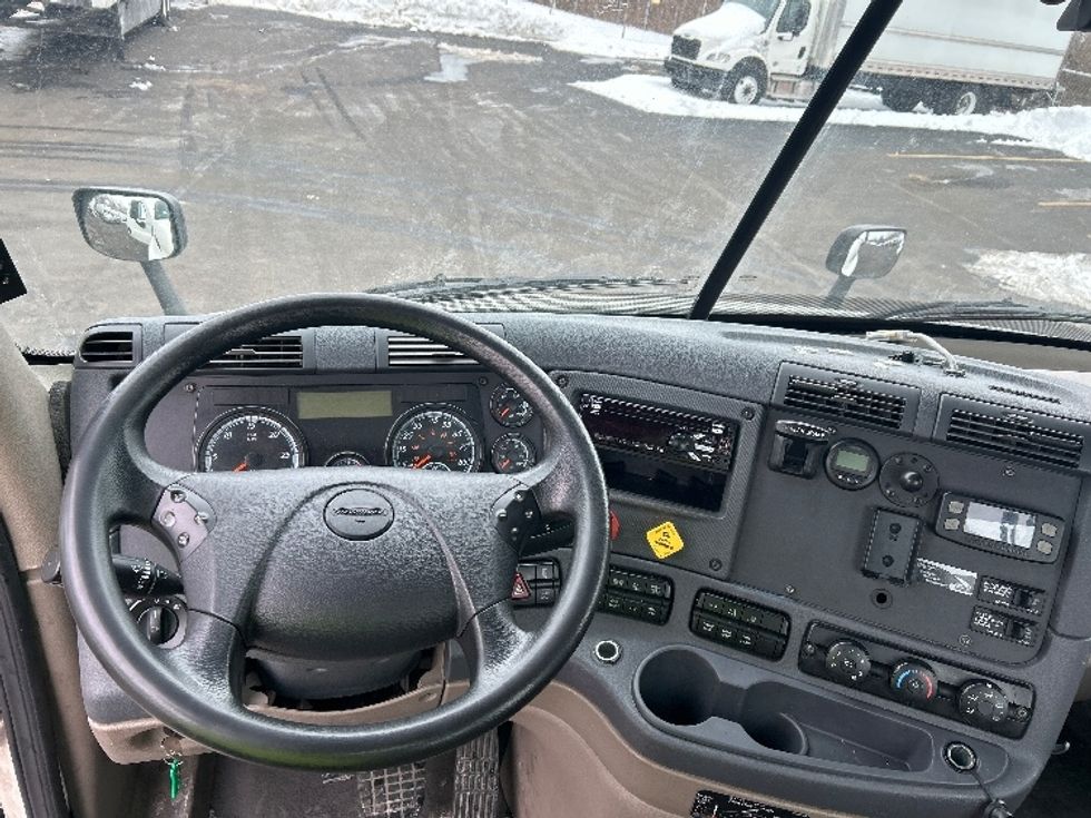 Day Cab Tractor-Heavy Duty Tractors-Freightliner-2019-Cascadia 11342ST-Indianapolis-IN-478,529\n\t\tmiles-$ 21,500 - Image 11