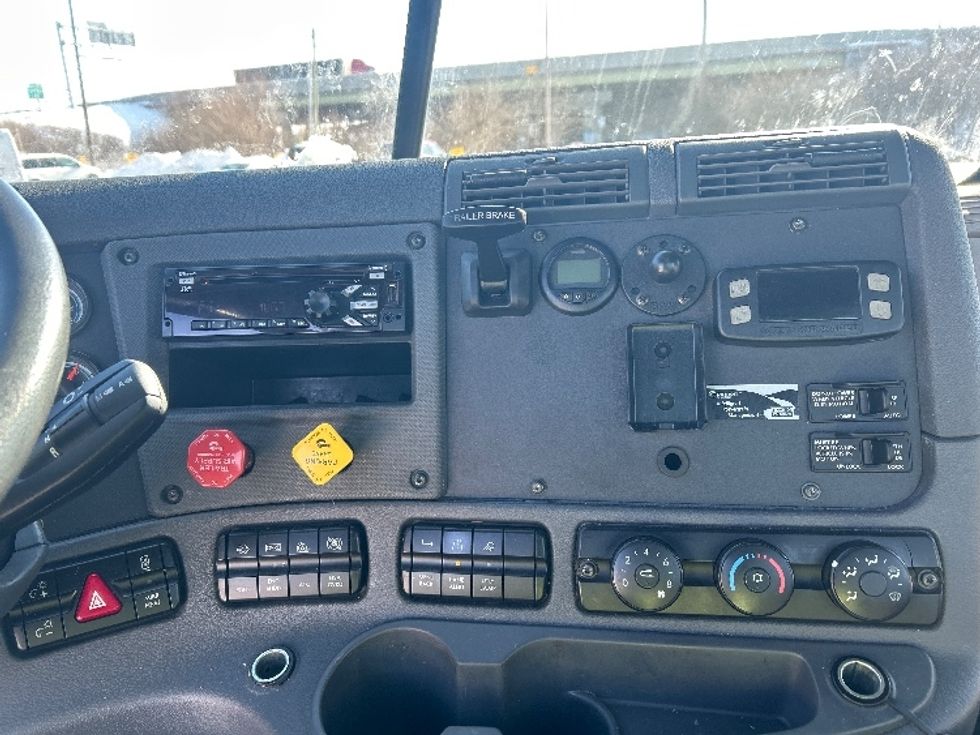 Day Cab Tractor-Heavy Duty Tractors-Freightliner-2019-Cascadia 11342ST-Indianapolis-IN-478,529\n\t\tmiles-$ 21,500 - Image 17