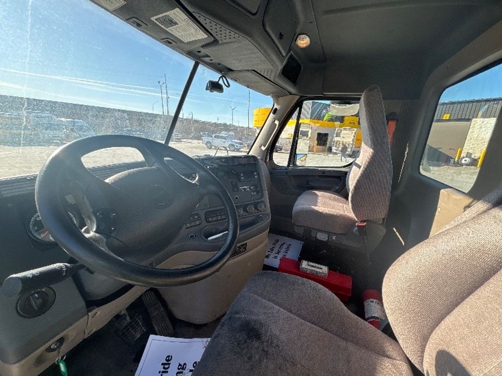 Day Cab Tractor-Heavy Duty Tractors-Freightliner-2019-Cascadia 11342ST-Indianapolis-IN-491,256\n\t\tmiles-$ 22,000 - Image 10