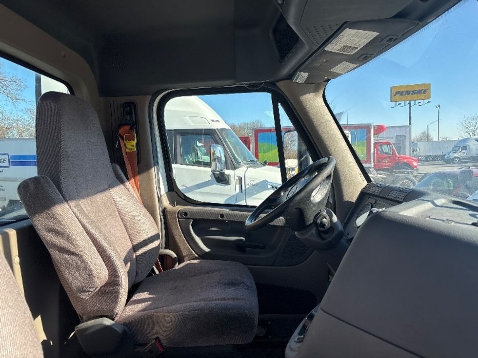 Day Cab Tractor-Heavy Duty Tractors-Freightliner-2019-Cascadia 11342ST-Indianapolis-IN-491,256\n\t\tmiles-$ 22,000 - Image 14