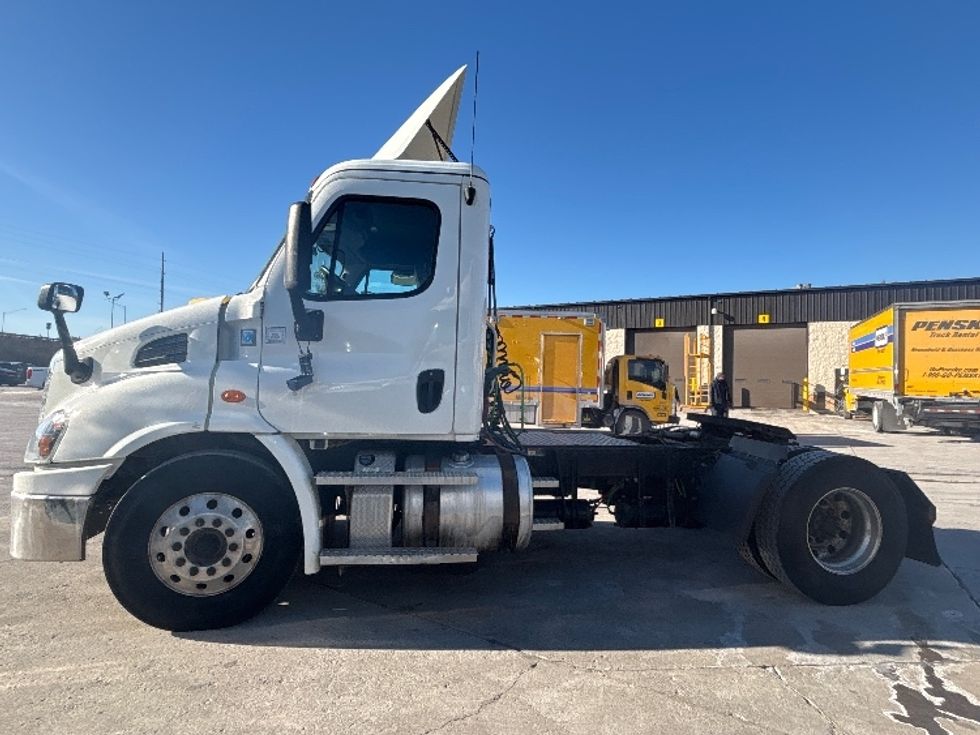 Day Cab Tractor-Heavy Duty Tractors-Freightliner-2019-Cascadia 11342ST-Indianapolis-IN-491,256\n\t\tmiles-$ 22,000 - Image 4