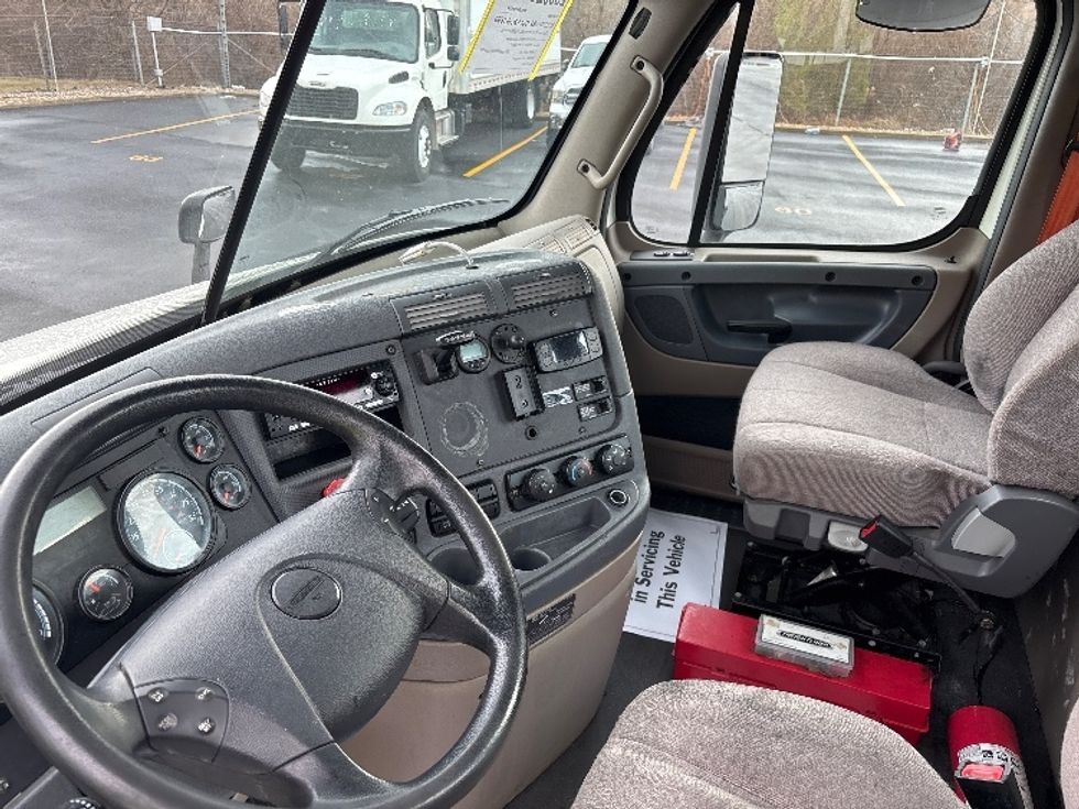 Day Cab Tractor-Heavy Duty Tractors-Freightliner-2019-Cascadia 11342ST-Indianapolis-IN-500,841\n\t\tmiles-$ 20,750 - Image 10