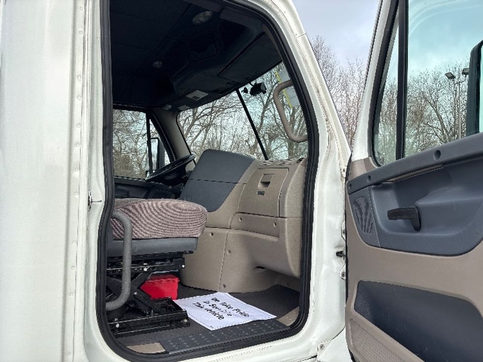 Day Cab Tractor-Heavy Duty Tractors-Freightliner-2019-Cascadia 11342ST-Indianapolis-IN-500,841\n\t\tmiles-$ 20,750 - Image 12