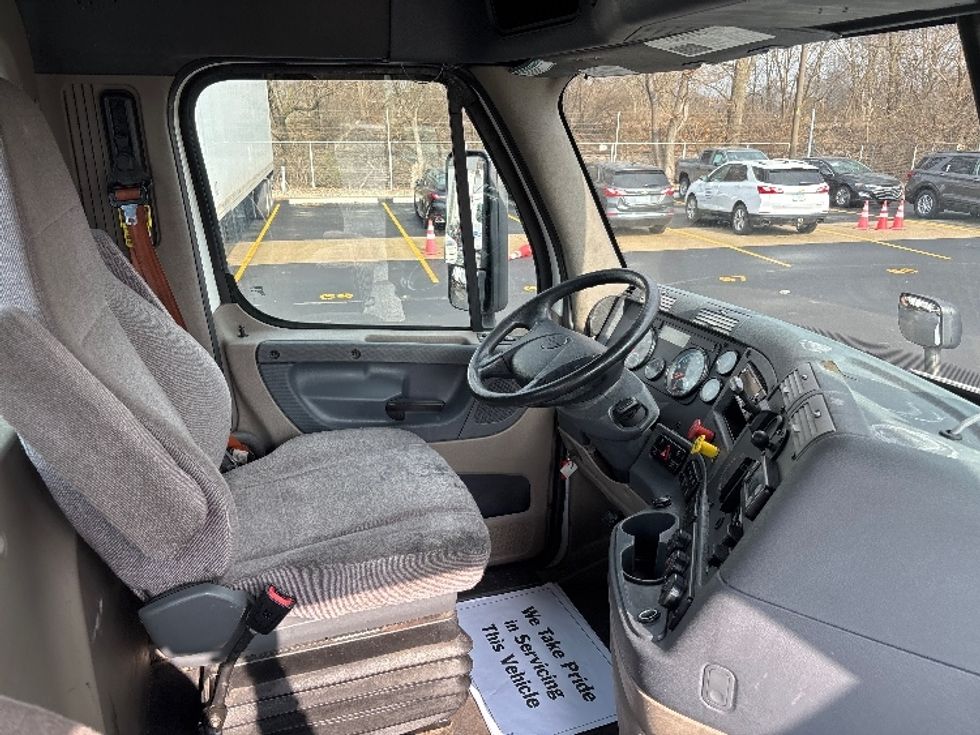 Day Cab Tractor-Heavy Duty Tractors-Freightliner-2019-Cascadia 11342ST-Indianapolis-IN-500,841\n\t\tmiles-$ 20,750 - Image 14