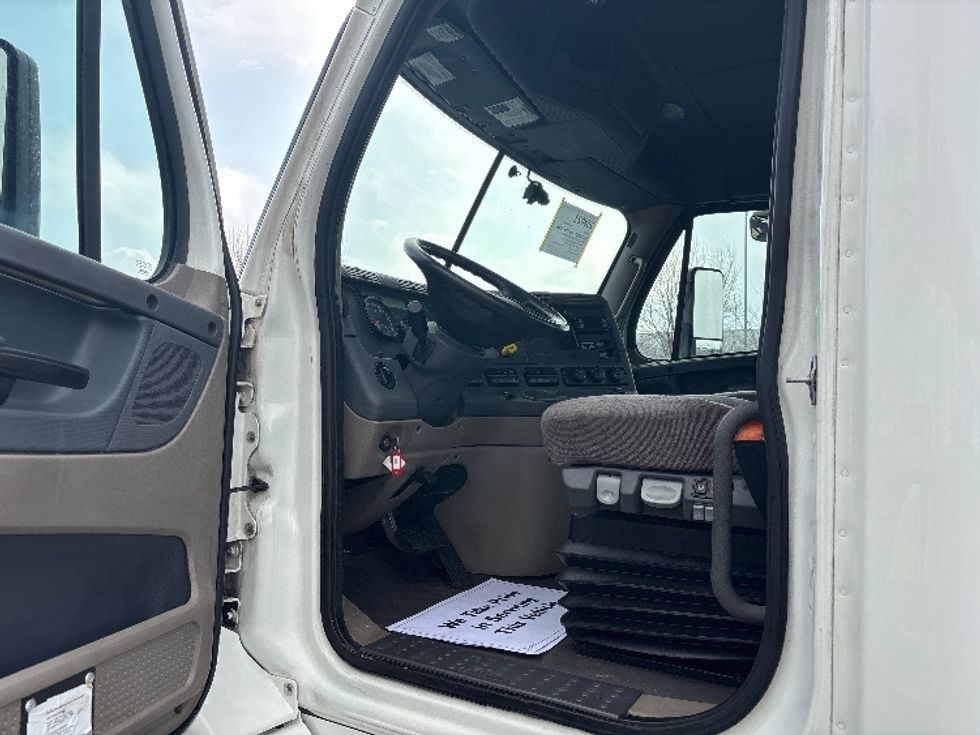 Day Cab Tractor-Heavy Duty Tractors-Freightliner-2019-Cascadia 11342ST-Indianapolis-IN-500,841\n\t\tmiles-$ 20,750 - Image 9