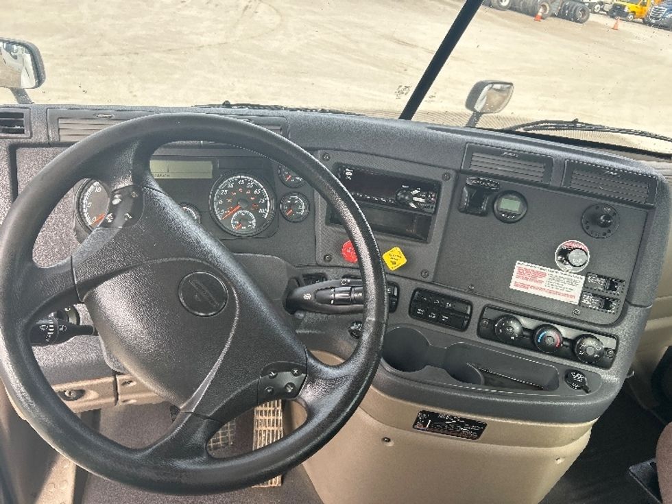 Day Cab Tractor-Heavy Duty Tractors-Freightliner-2019-Cascadia 11342ST-Jackson-TN-470,455\n\t\tmiles-$ 23,250 - Image 11