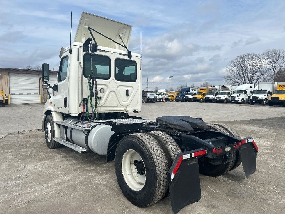 Day Cab Tractor-Heavy Duty Tractors-Freightliner-2019-Cascadia 11342ST-Jackson-TN-470,455\n\t\tmiles-$ 23,250 - Image 5