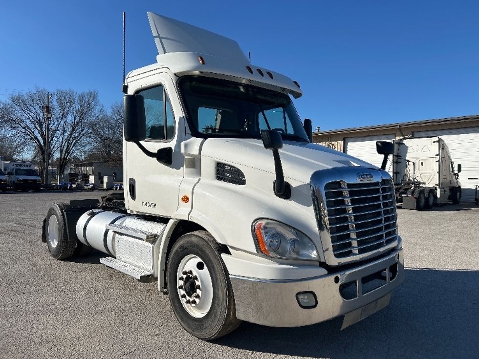 Day Cab Tractor-Heavy Duty Tractors-Freightliner-2019-Cascadia 11342ST-Jackson-TN-573,625\n\t\tmiles-$ 17,000 - Image 1