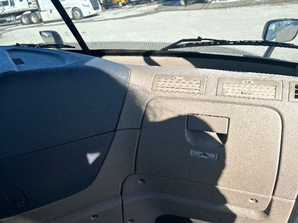 Day Cab Tractor-Heavy Duty Tractors-Freightliner-2019-Cascadia 11342ST-Jackson-TN-573,625\n\t\tmiles-$ 17,000 - Image 13