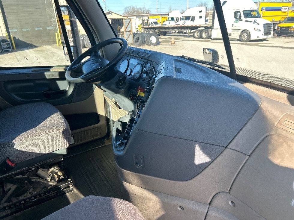 Day Cab Tractor-Heavy Duty Tractors-Freightliner-2019-Cascadia 11342ST-Jackson-TN-573,625\n\t\tmiles-$ 17,000 - Image 14