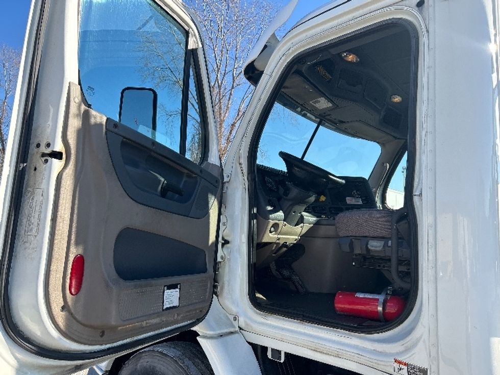 Day Cab Tractor-Heavy Duty Tractors-Freightliner-2019-Cascadia 11342ST-Jackson-TN-573,625\n\t\tmiles-$ 17,000 - Image 9