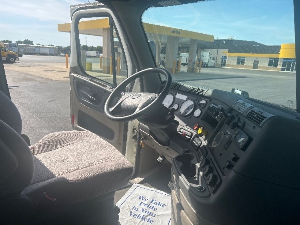 Day Cab Tractor-Heavy Duty Tractors-Freightliner-2019-Cascadia 11342ST-La Porte-IN-458,243\n\t\tmiles-$ 22,500 - Image 14