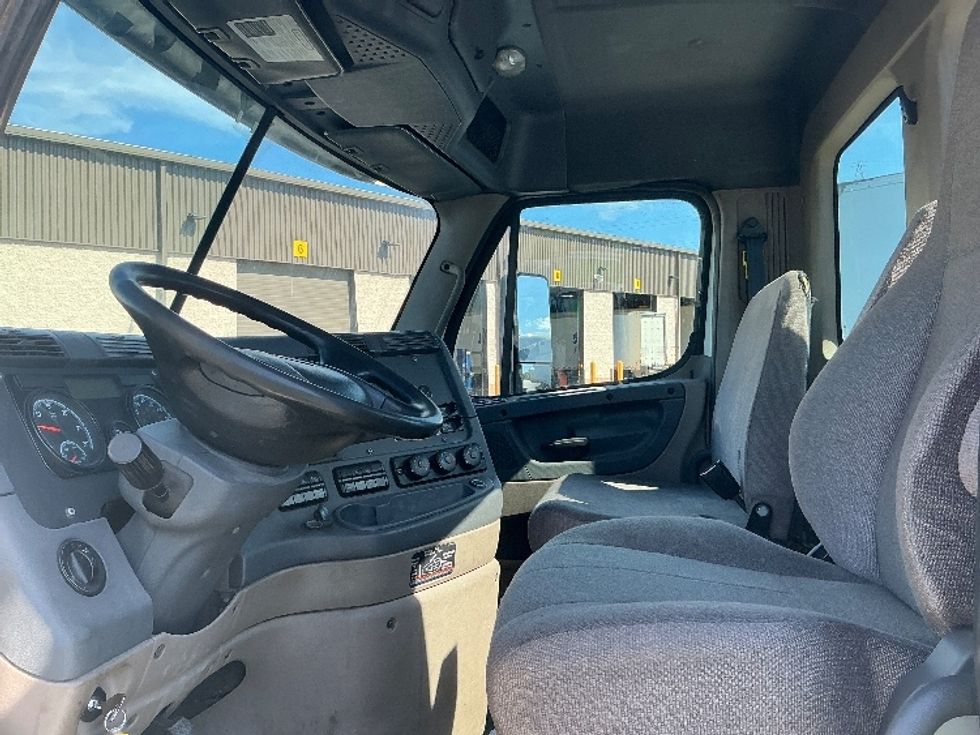 Day Cab Tractor-Heavy Duty Tractors-Freightliner-2019-Cascadia 11342ST-La Porte-IN-488,000\n\t\tmiles-$ 19,250 - Image 10