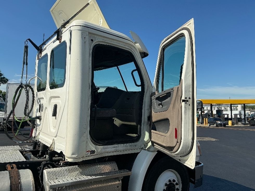Day Cab Tractor-Heavy Duty Tractors-Freightliner-2019-Cascadia 11342ST-La Porte-IN-488,000\n\t\tmiles-$ 19,250 - Image 12