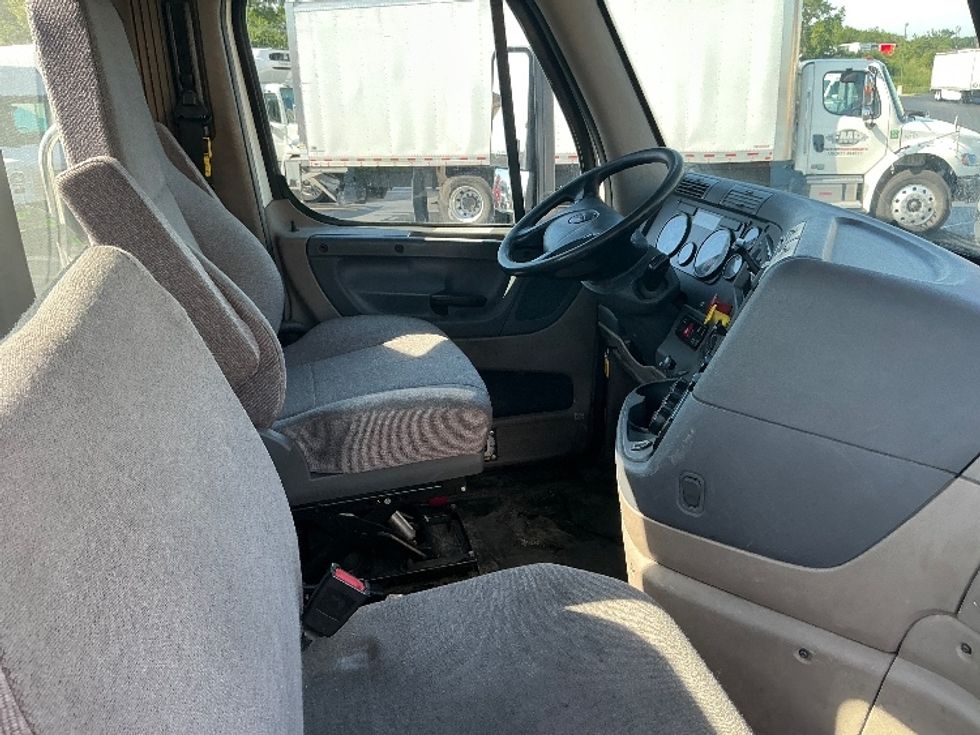 Day Cab Tractor-Heavy Duty Tractors-Freightliner-2019-Cascadia 11342ST-La Porte-IN-488,000\n\t\tmiles-$ 19,250 - Image 14