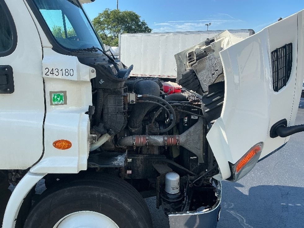 Day Cab Tractor-Heavy Duty Tractors-Freightliner-2019-Cascadia 11342ST-La Porte-IN-488,000\n\t\tmiles-$ 19,250 - Image 15