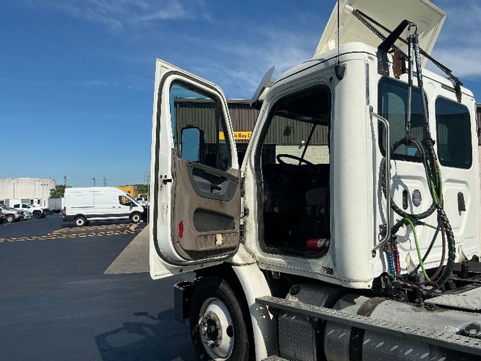 Day Cab Tractor-Heavy Duty Tractors-Freightliner-2019-Cascadia 11342ST-La Porte-IN-488,000\n\t\tmiles-$ 19,250 - Image 9