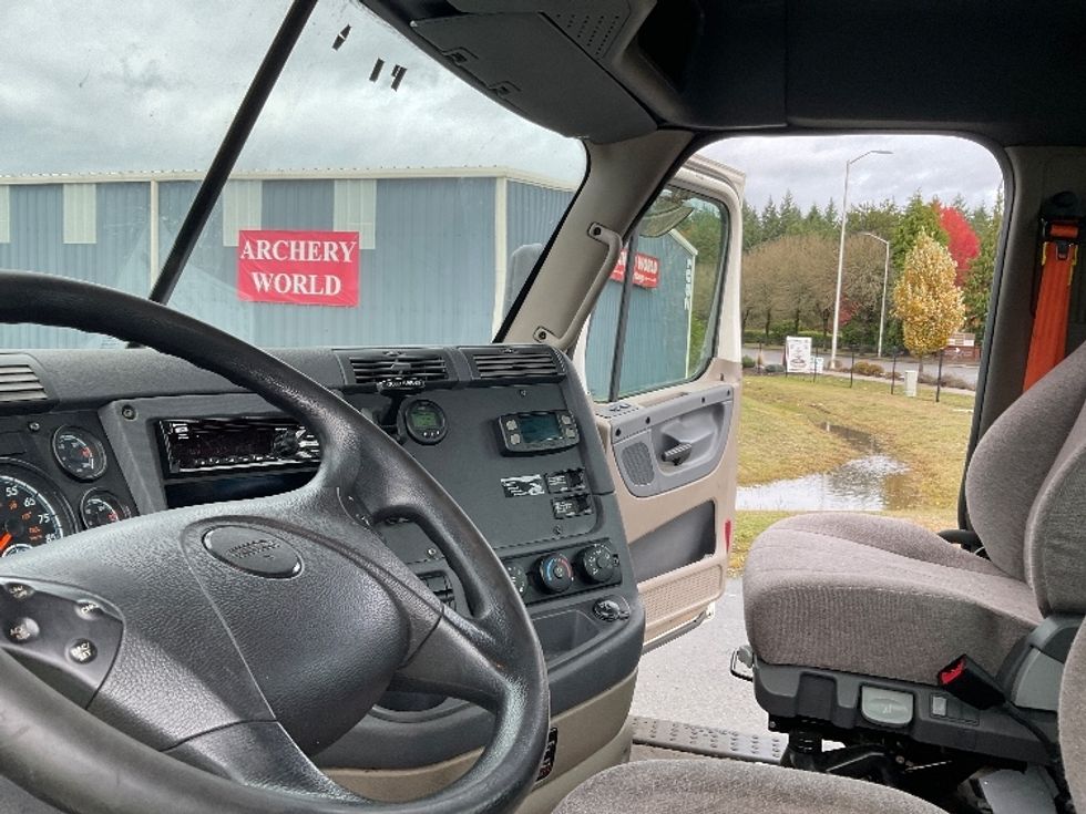 Day Cab Tractor-Heavy Duty Tractors-Freightliner-2019-Cascadia 11342ST-Lacey-WA-327,680\n\t\tmiles-$ 34,250 - Image 10