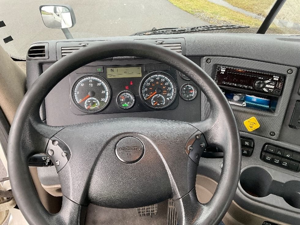 Day Cab Tractor-Heavy Duty Tractors-Freightliner-2019-Cascadia 11342ST-Lacey-WA-327,680\n\t\tmiles-$ 34,250 - Image 11
