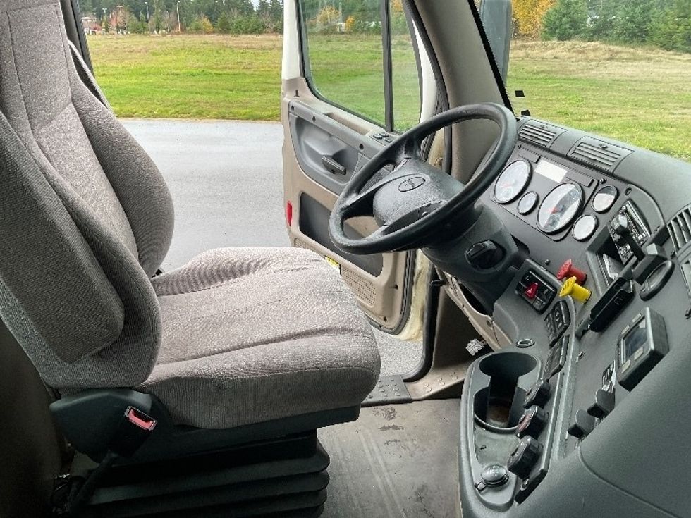 Day Cab Tractor-Heavy Duty Tractors-Freightliner-2019-Cascadia 11342ST-Lacey-WA-327,680\n\t\tmiles-$ 34,250 - Image 14