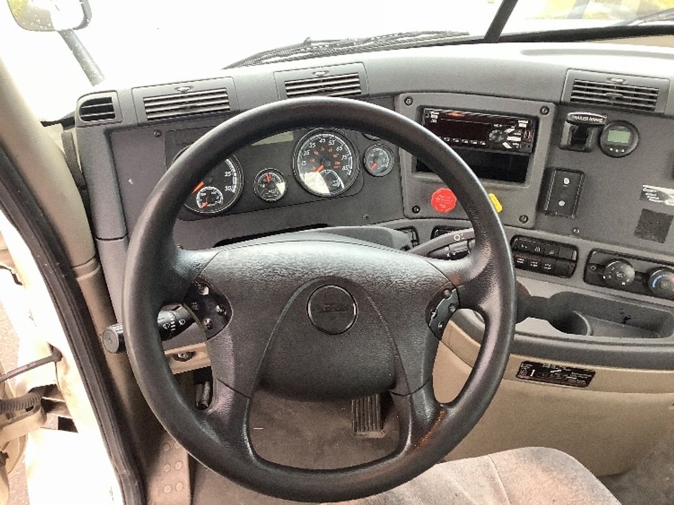 Day Cab Tractor-Heavy Duty Tractors-Freightliner-2019-Cascadia 11342ST-Lacey-WA-343,973\n\t\tmiles-$ 33,500 - Image 11