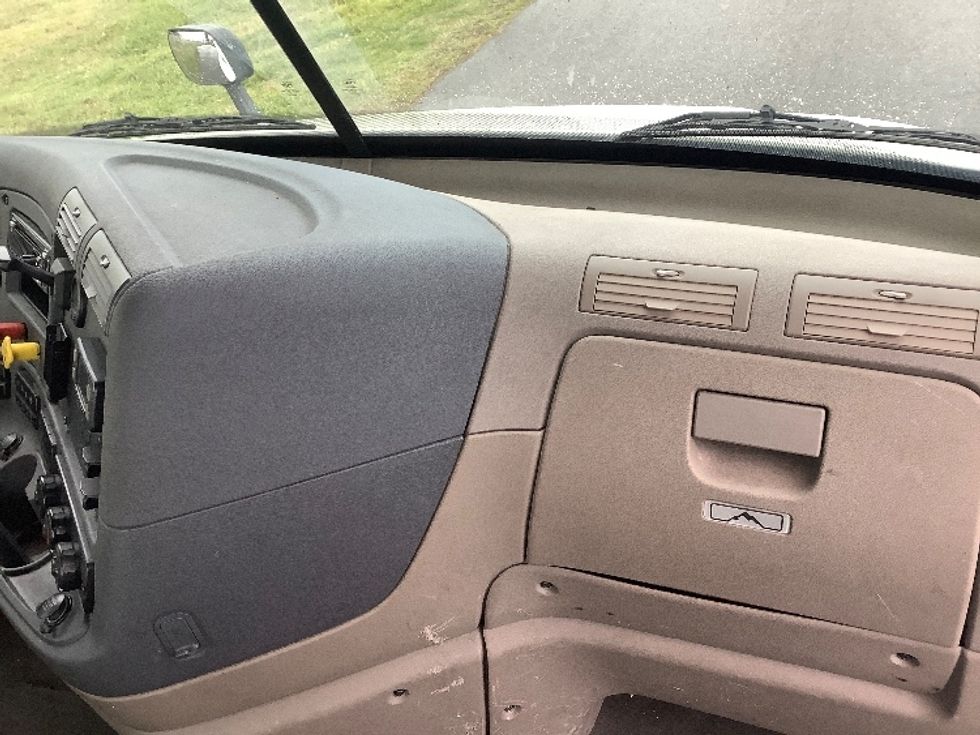 Day Cab Tractor-Heavy Duty Tractors-Freightliner-2019-Cascadia 11342ST-Lacey-WA-343,973\n\t\tmiles-$ 33,500 - Image 13