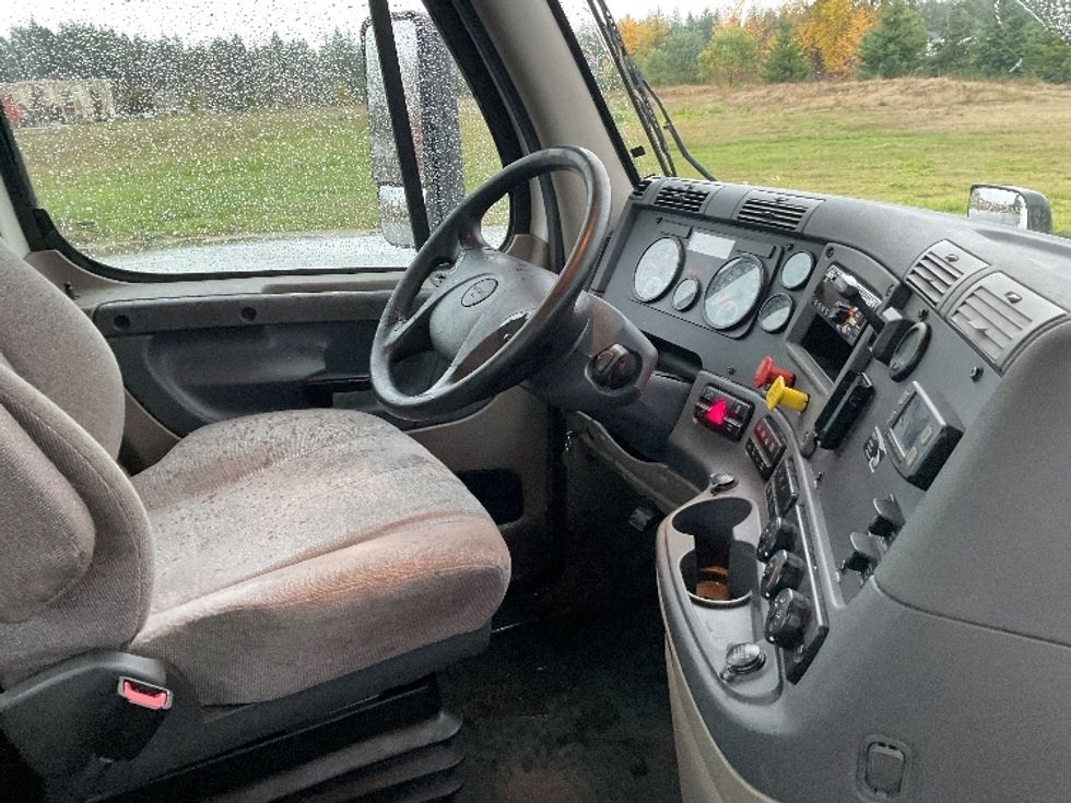 Day Cab Tractor-Heavy Duty Tractors-Freightliner-2019-Cascadia 11342ST-Lacey-WA-356,887\n\t\tmiles-$ 32,750 - Image 13