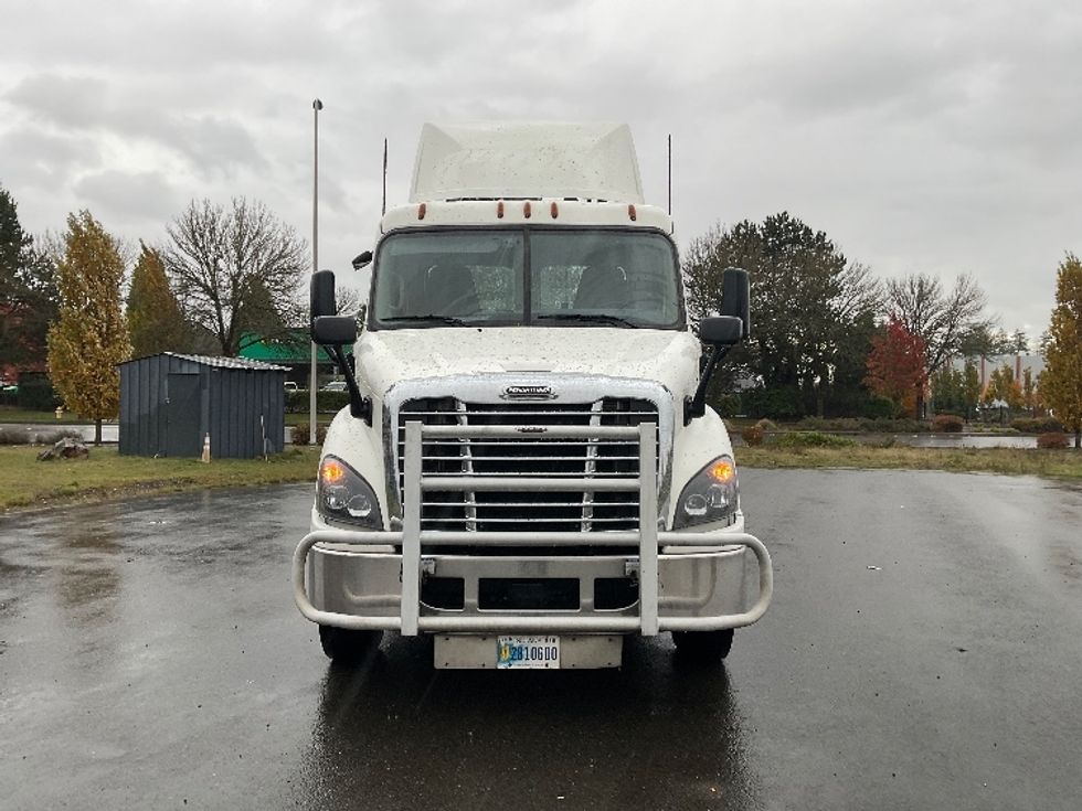 Day Cab Tractor-Heavy Duty Tractors-Freightliner-2019-Cascadia 11342ST-Lacey-WA-356,887\n\t\tmiles-$ 32,750 - Image 2