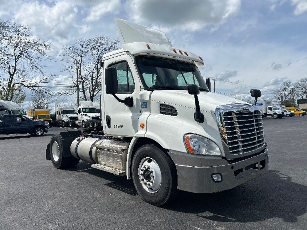 Day Cab Tractor-Heavy Duty Tractors-Freightliner-2019-Cascadia 11342ST-Lexington-KY-490,803\n\t\tmiles-$ 22,250 - Image 1