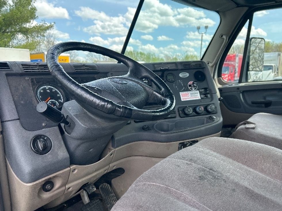Day Cab Tractor-Heavy Duty Tractors-Freightliner-2019-Cascadia 11342ST-Lexington-KY-490,803\n\t\tmiles-$ 22,250 - Image 10