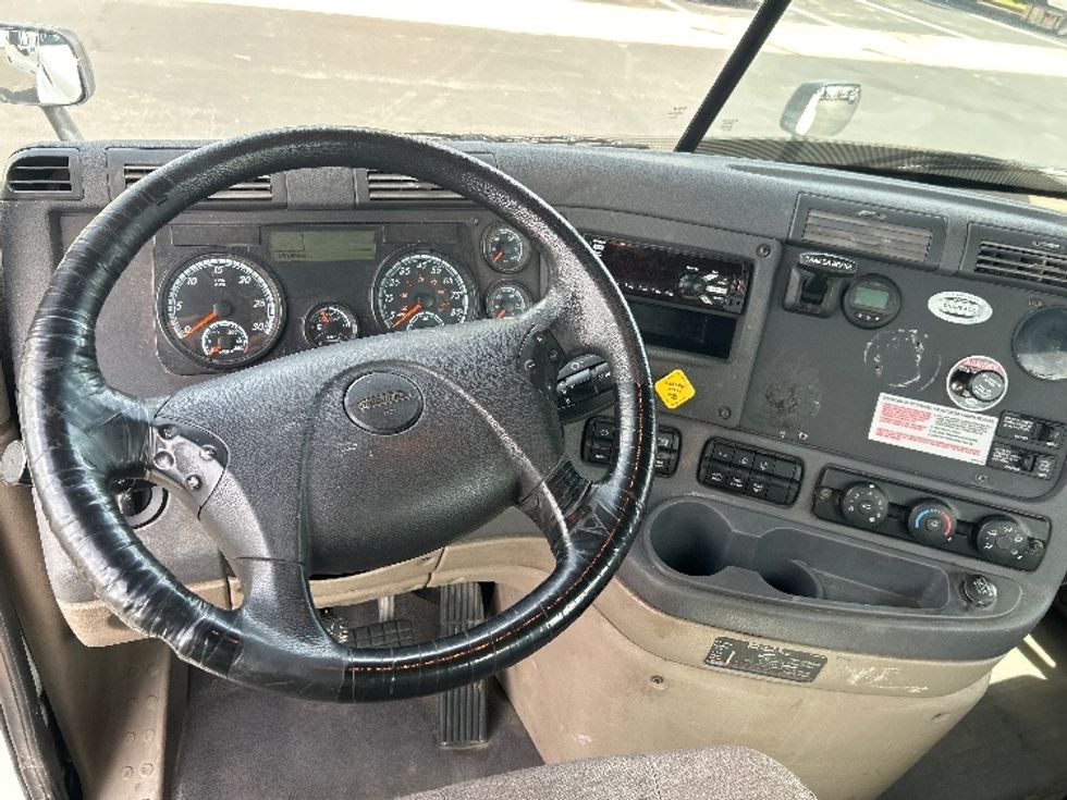 Day Cab Tractor-Heavy Duty Tractors-Freightliner-2019-Cascadia 11342ST-Lexington-KY-490,803\n\t\tmiles-$ 22,250 - Image 11