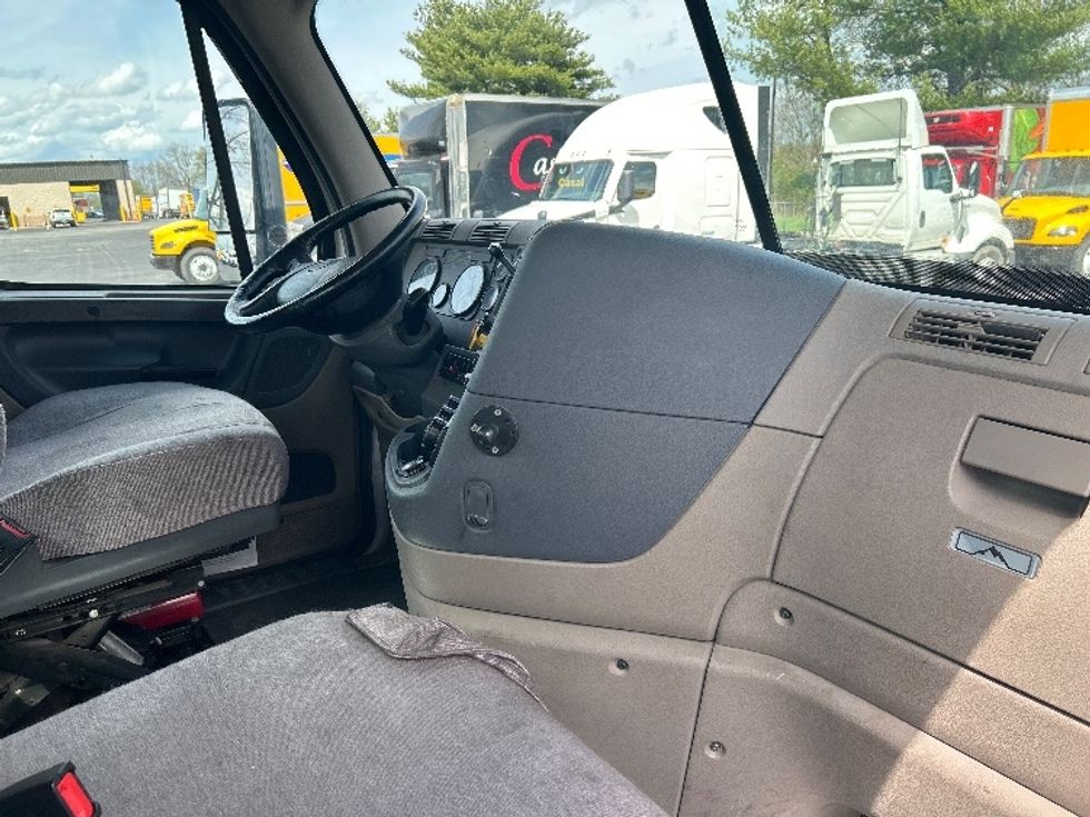Day Cab Tractor-Heavy Duty Tractors-Freightliner-2019-Cascadia 11342ST-Lexington-KY-490,803\n\t\tmiles-$ 22,250 - Image 14