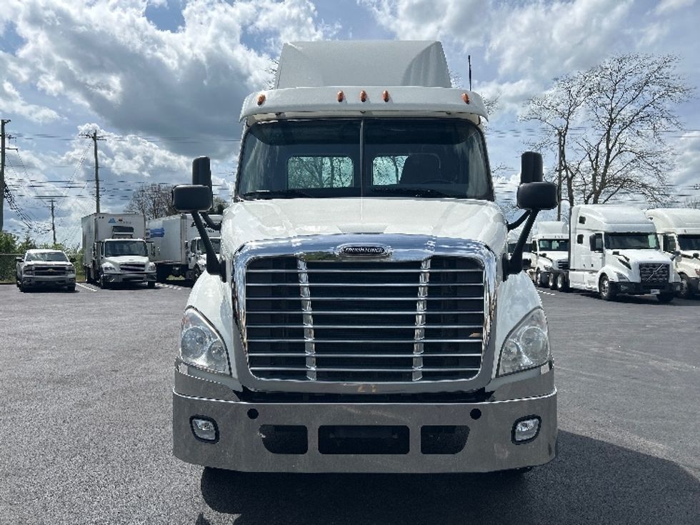 Day Cab Tractor-Heavy Duty Tractors-Freightliner-2019-Cascadia 11342ST-Lexington-KY-490,803\n\t\tmiles-$ 22,250 - Image 2
